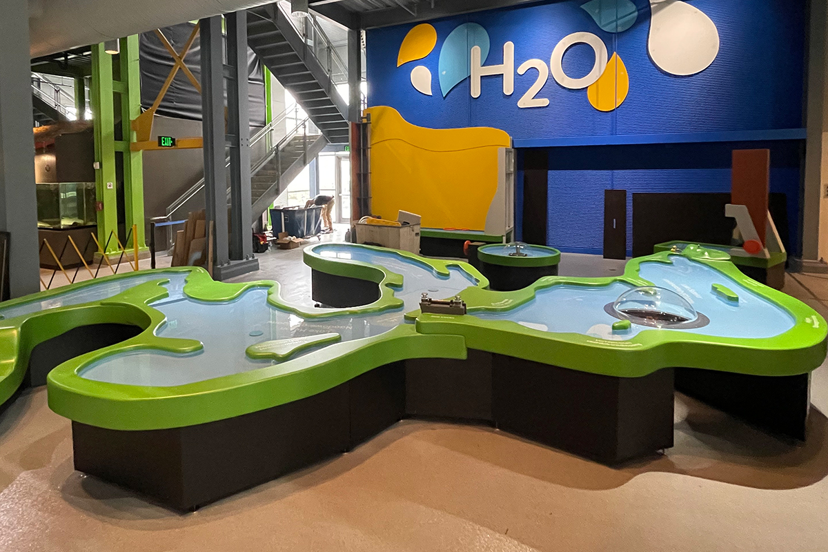 overview of part of the Great Lakes Aquarium water play table